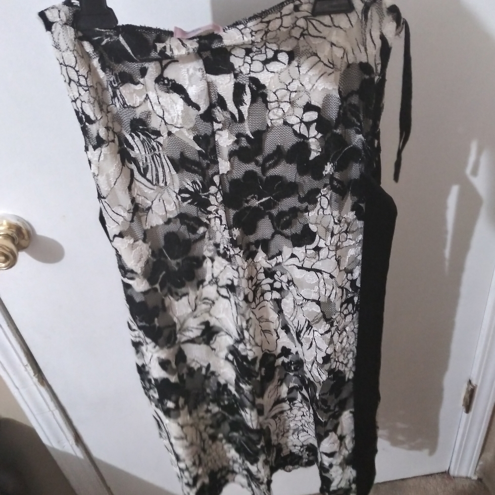 Dress - Picture 3 of 4